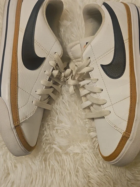 Nike White Low-Top Sneakers with Black Swoosh and Gold Trim - Picture 4 of 4